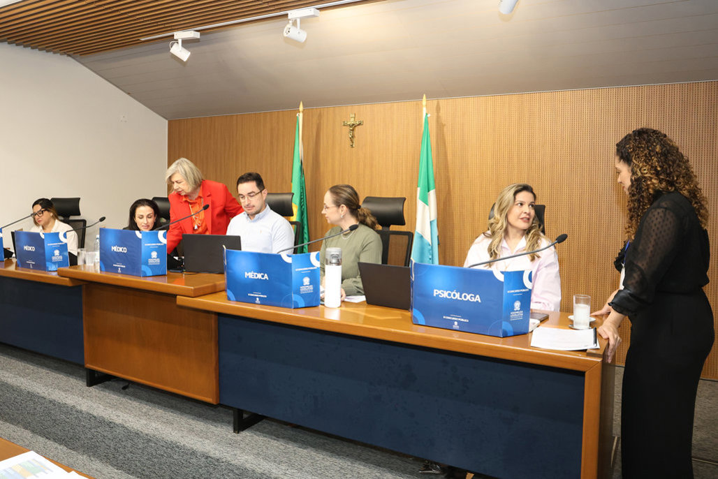 Integrantes da comissão conduzem os trabalhos de avaliação biopsicossocial 