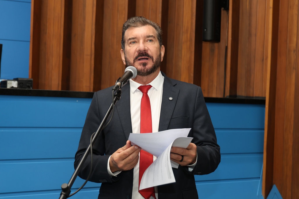 Deputado Pedro Kemp combateu violência contra professora 