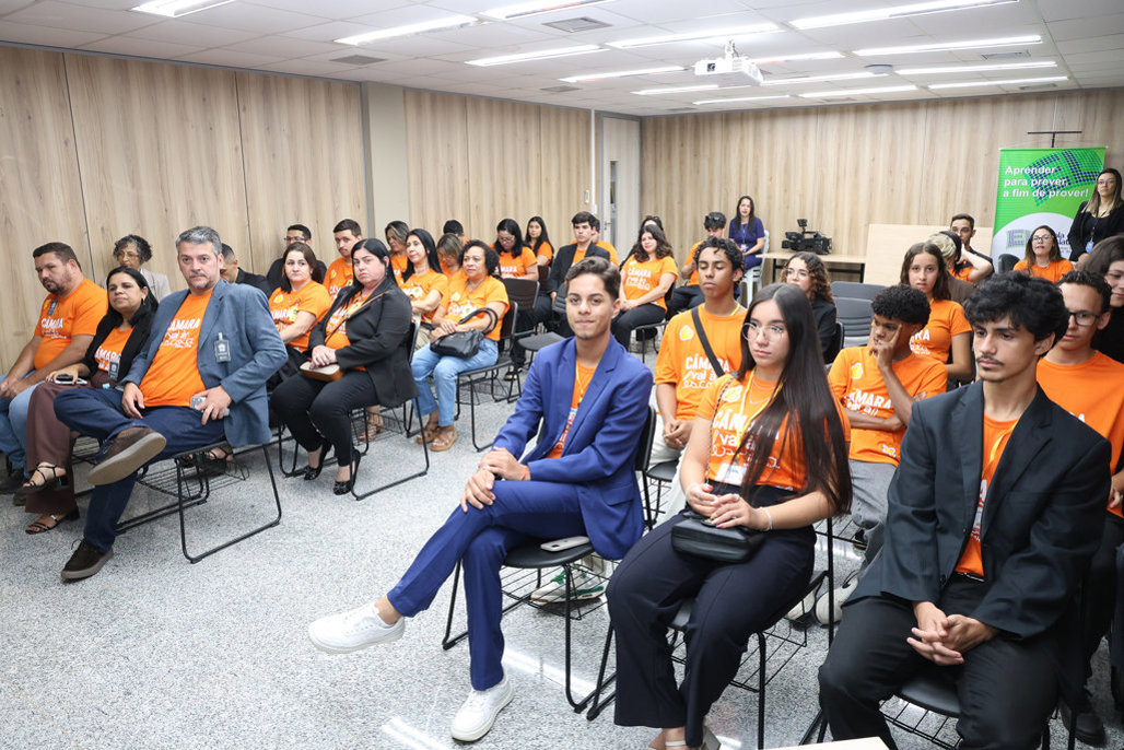 Comitiva participou de atividades na sala Multiuso da Casa de Leis