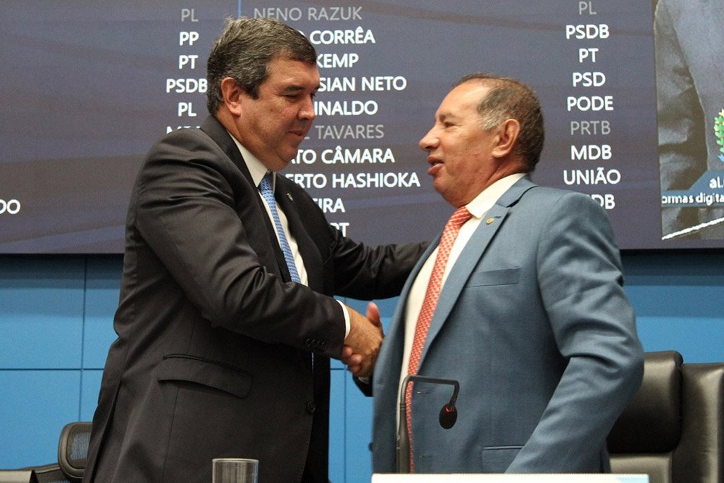 Começa a tramitar  na Assembleia que faz a adequação da Constituição  Estadual à Reforma Tributária