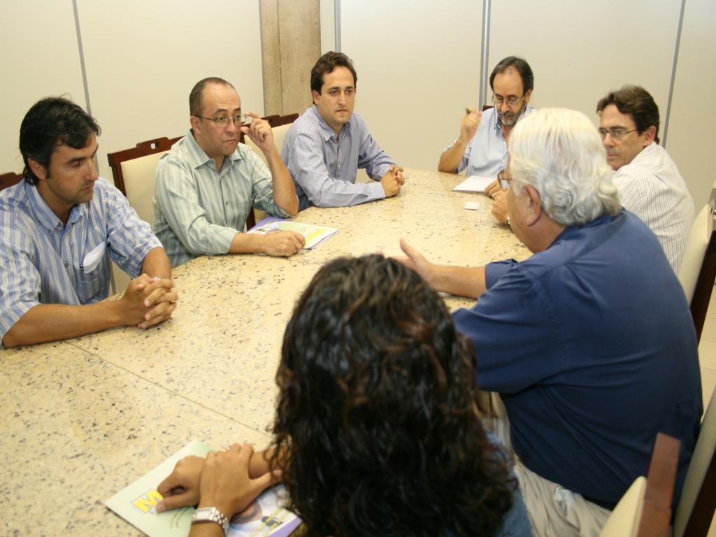 Imagem: Marcio Fernandes em reunião para isentar IPVA de Motos