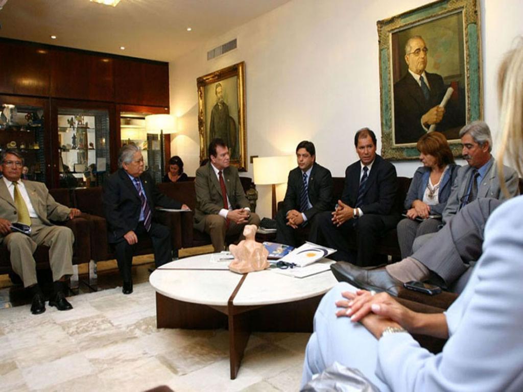 Imagem: Picarelli e deputados uruguaios selam protocolo em Porto Alegre