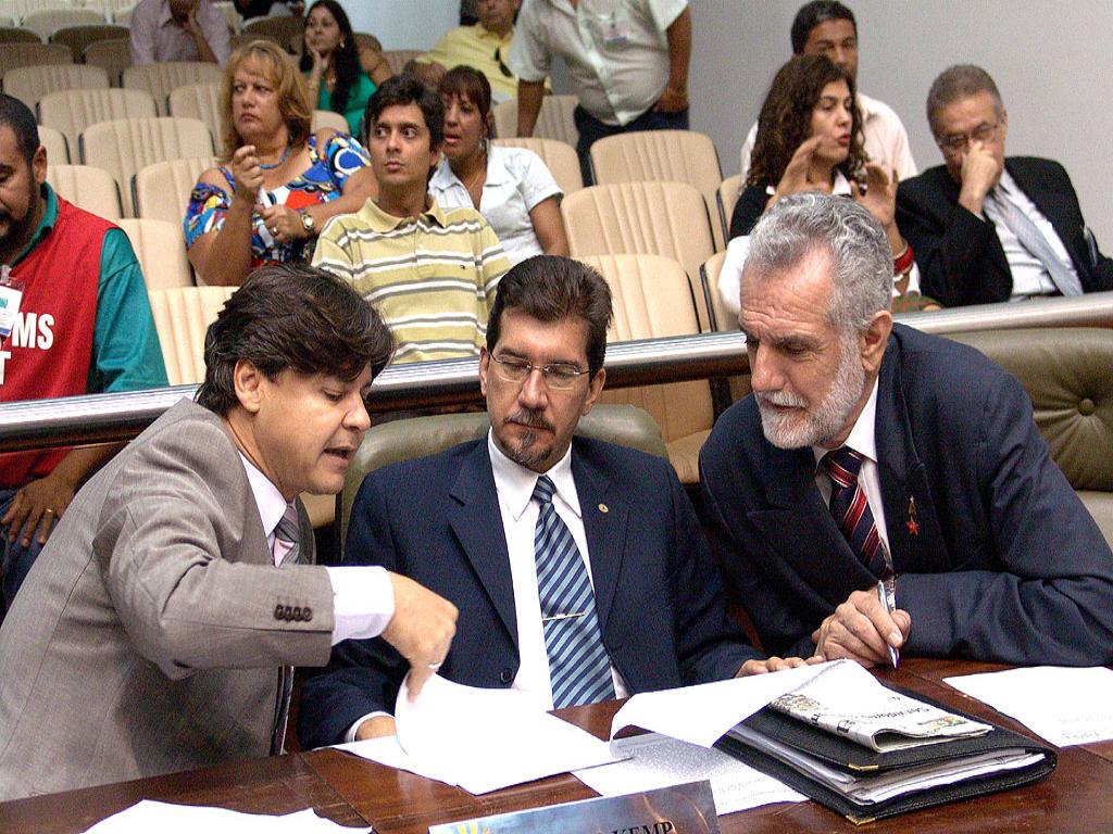 Imagem: Deputado Paulo Duarte, Deputado Pedro Kemp e Deputado Amarildo Cruz 