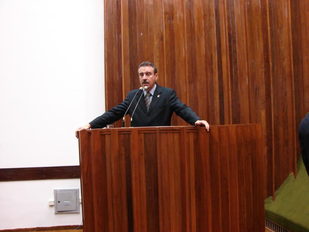 Imagem: Deputado Paulo Corrêa ocupa tribuna durante sessão