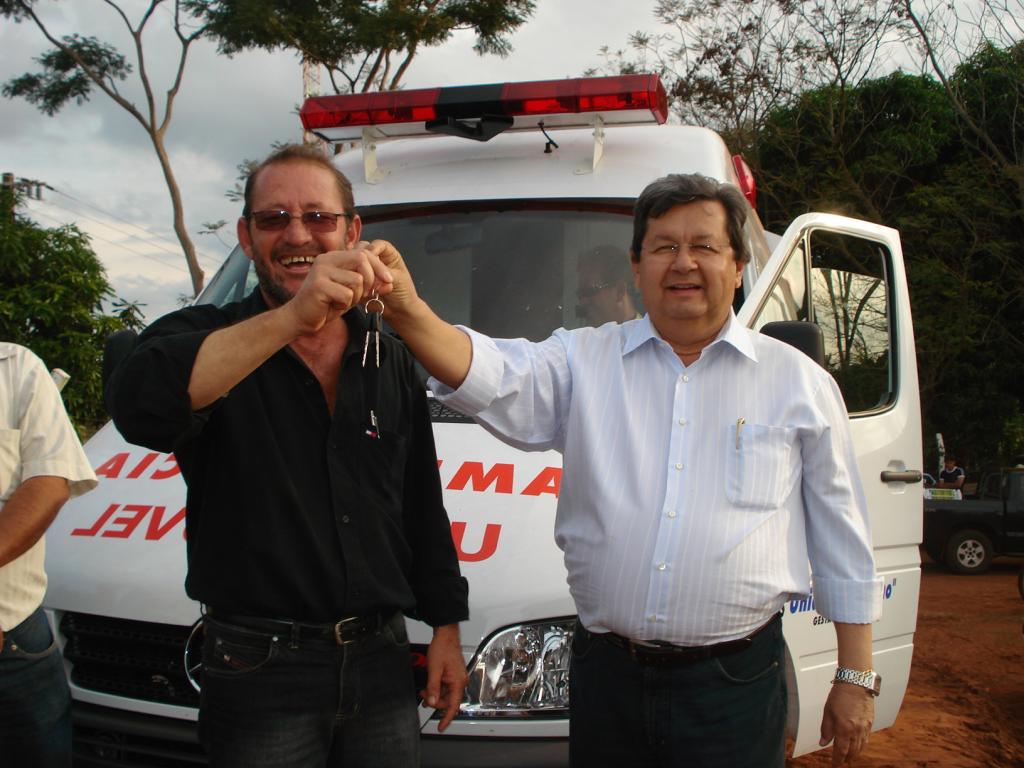 Imagem: Onevan entrega chaves da UTI Móvel ao prefeito Sérgio Mendes