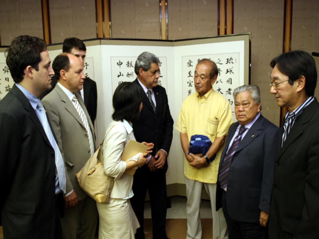 Imagem: Dep.Marcio Fernandes (E) com governador no Japão