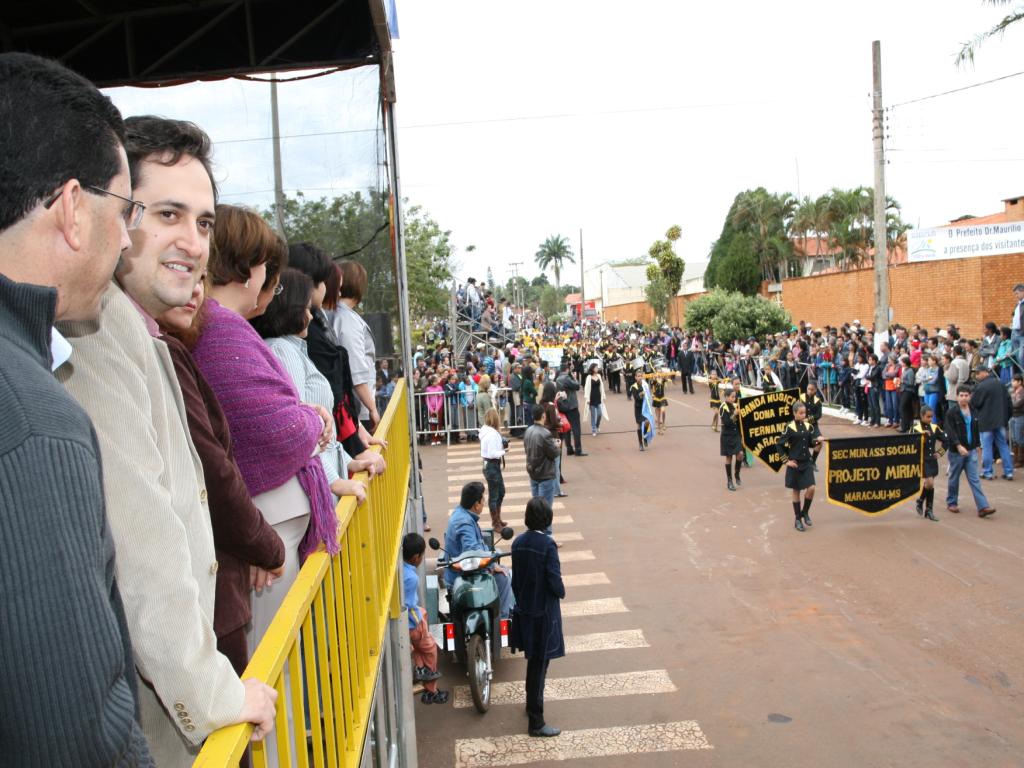 Imagem: Marcio Fernandes assiste o desfile