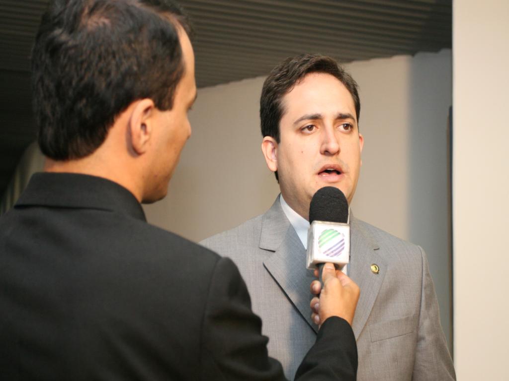 Imagem: Deputado Marcio Fernandes em entrevista