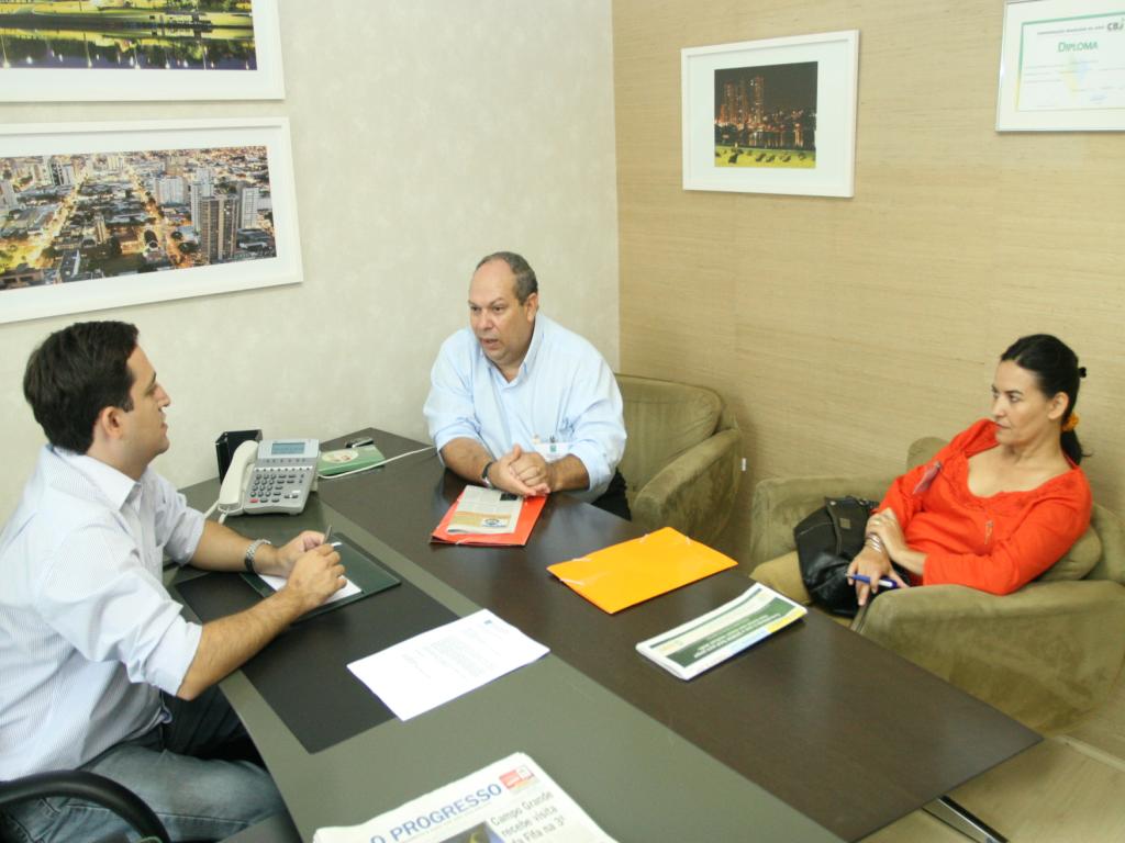 Imagem: Marcio Fernandes recebe prof. Jânio presidente do bairro Maria Ap. Pedrocian