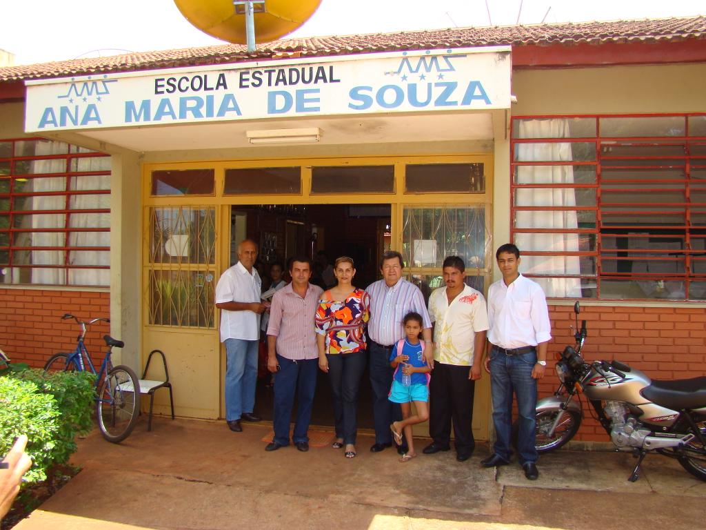 Imagem: Deputado junto com diretora e vereadores em Selvíria