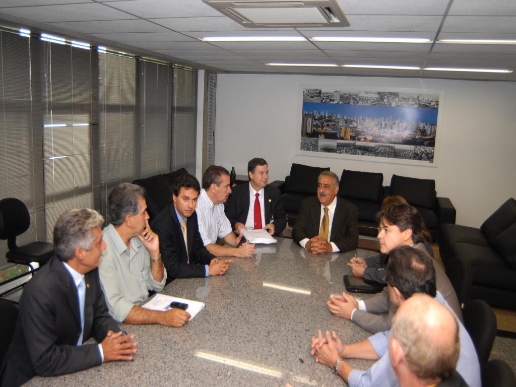 Imagem: Reunião entre deputados e direção da Enersul