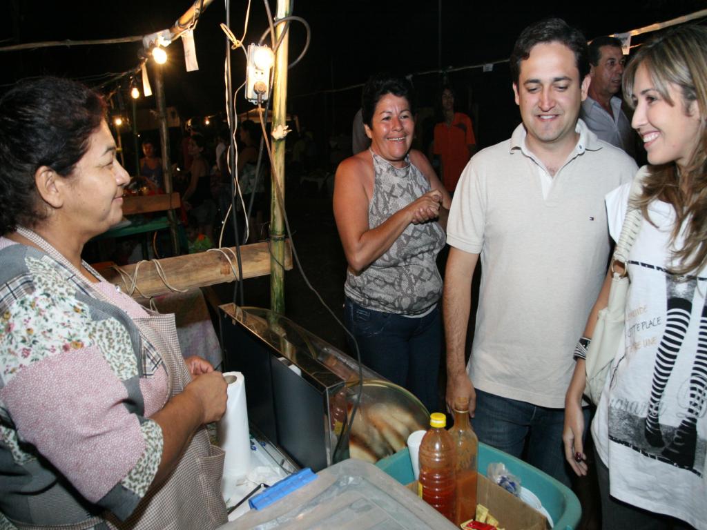 Imagem: Dep. Marcio Fernandes visita barraca na 1a. Feira da Renda Cidadã