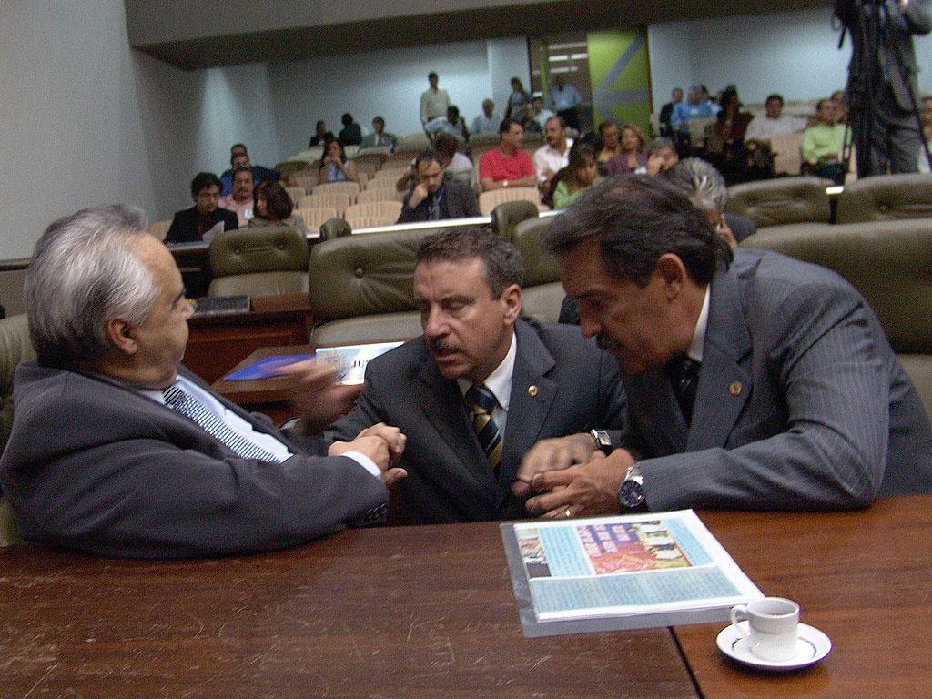 Imagem: Deputado Londres Machado, Deputado Arroyo e Deputado Paulo Côrrea