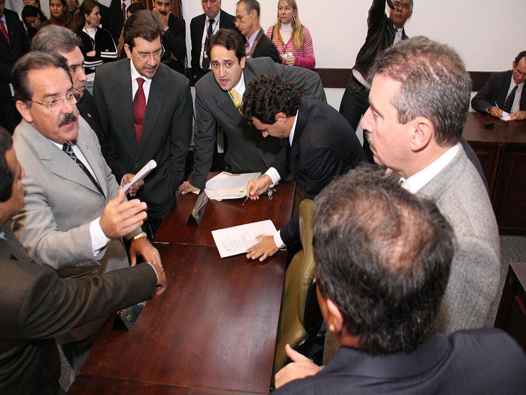 Imagem: Reunião de deputados discute mudança de nome do Estado