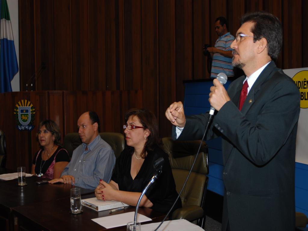 Imagem: Deputado Pedro Kemp durante audiência pública Escola Especial: Um Direito de Escolha