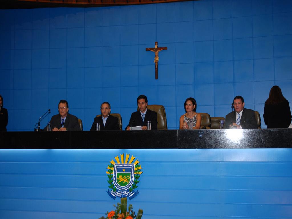 Imagem: Marquinhos homenageia advogado, médico e professora   