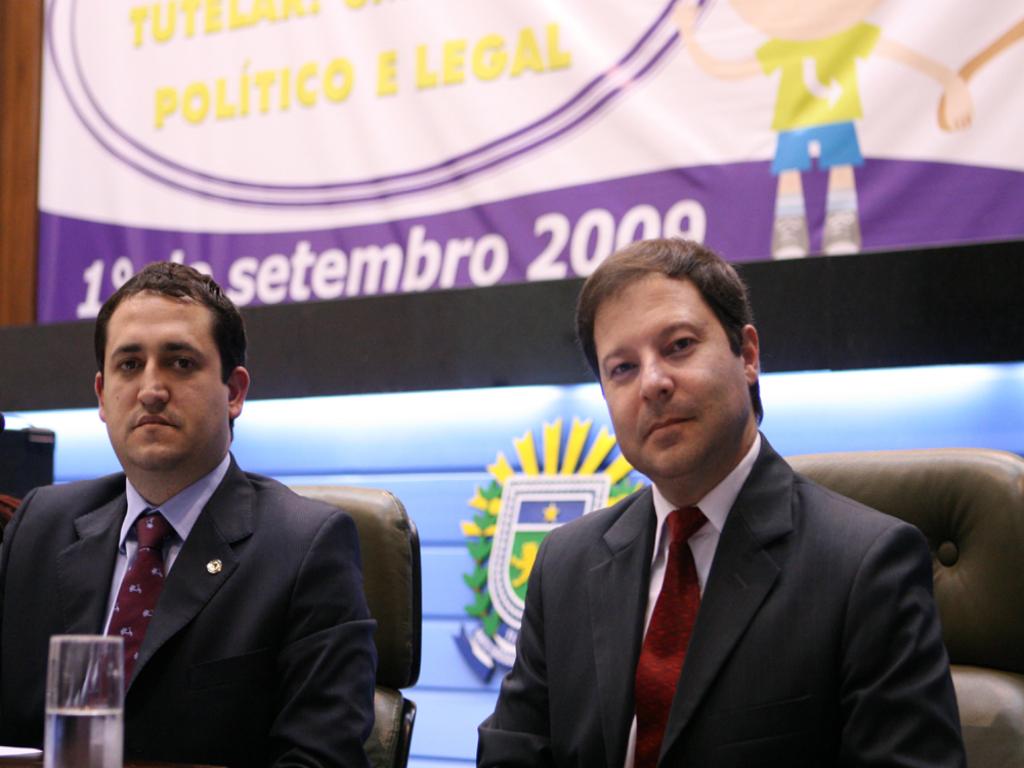 Imagem: Deputado Marcio Fernandes e o promotor de Justiça, Murillo Digiácomo