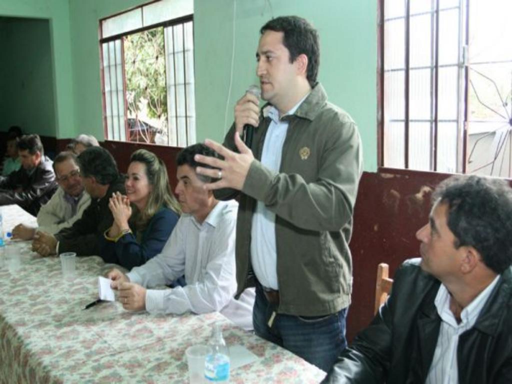 Imagem: Marcio Fernandes discursa em evento no município de Sete Quedas