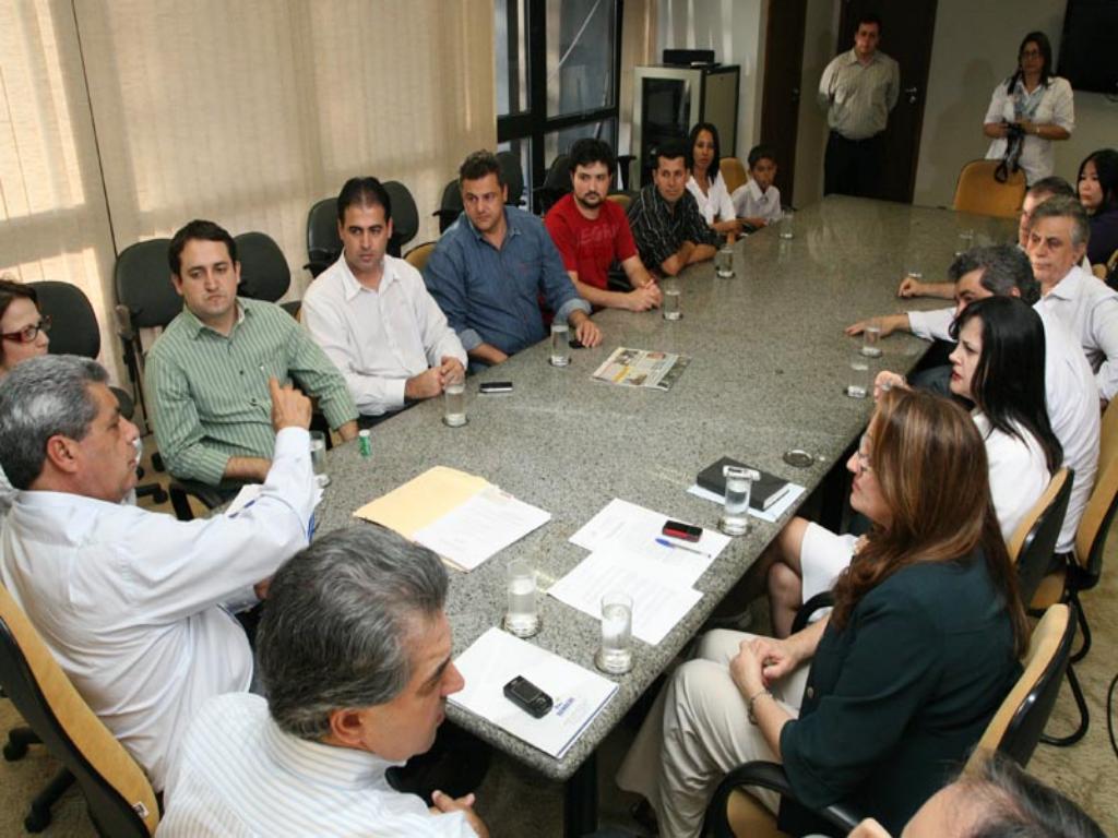 Imagem: Governador André se reúne com prefeitos e os deputados Marcio Fernandes e Reinaldo