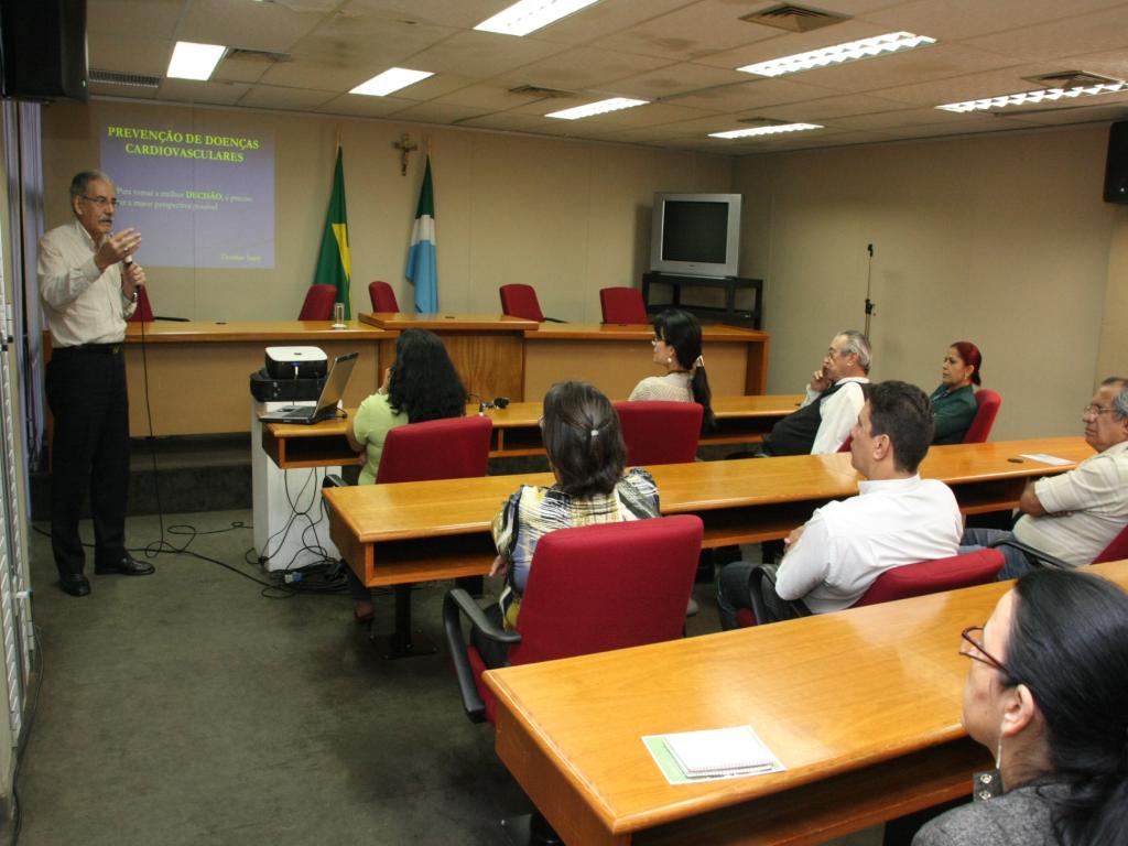 Imagem: Luiz Ovando faz palestra na ALMS sobre doenças cardiovasculares