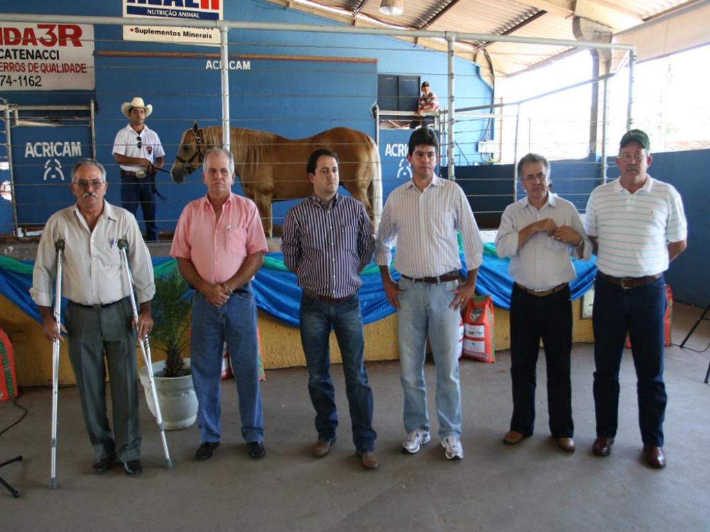 Imagem: Airan (de muletas), deputado Marcio Fernandes e Marcelo (centro) e Luiz Carlos (à dir.)