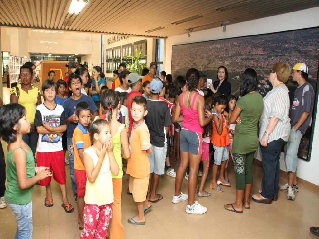 Imagem: Crianças atendidas pelo projeto Ciranda visitam Assembleia Legislativa 