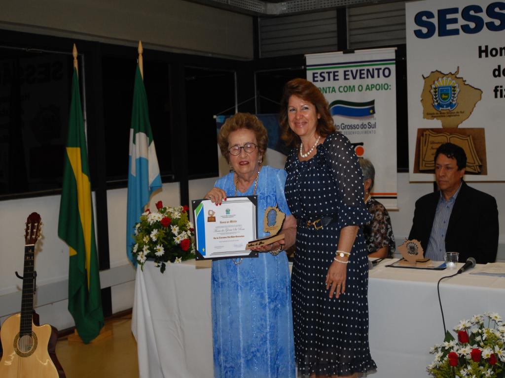 Imagem: Maria da Glória Sá Rosa foi uma das homenageadas por Dione Hashioka