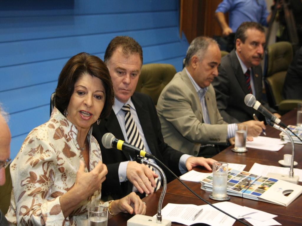 Imagem: Senadora Marisa Serrano (PSDB) e ao lado Senador Renato Casagrande (PSB-ES)