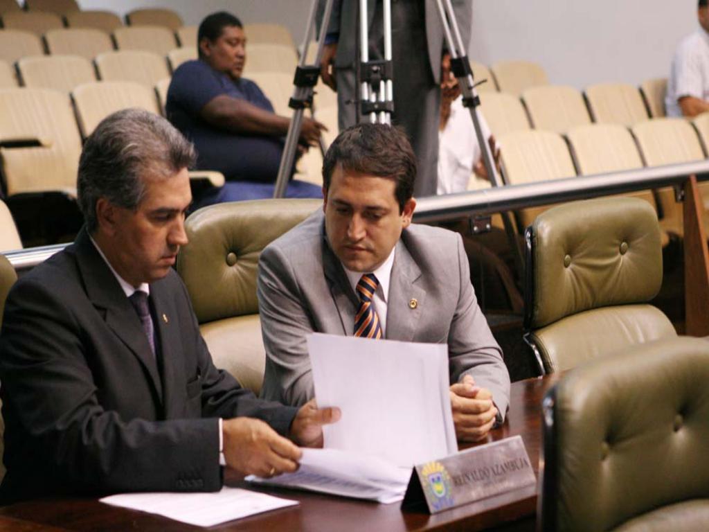 Imagem: Deputados Reinaldo Azambuja e Marcio Fernandes compartilham a autoria da lei