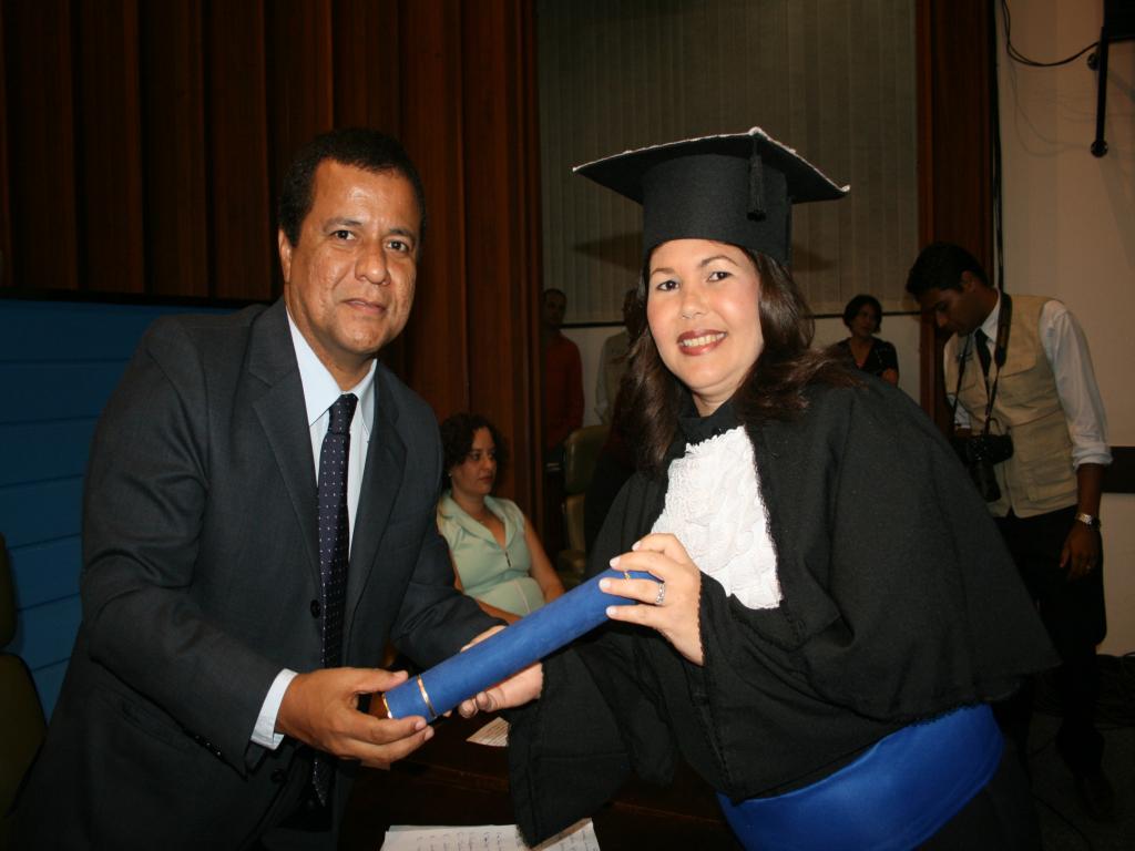 Imagem: Amarildo Cruz na solenidade de entrega de canudos aos formandos do Curso Normal Médio