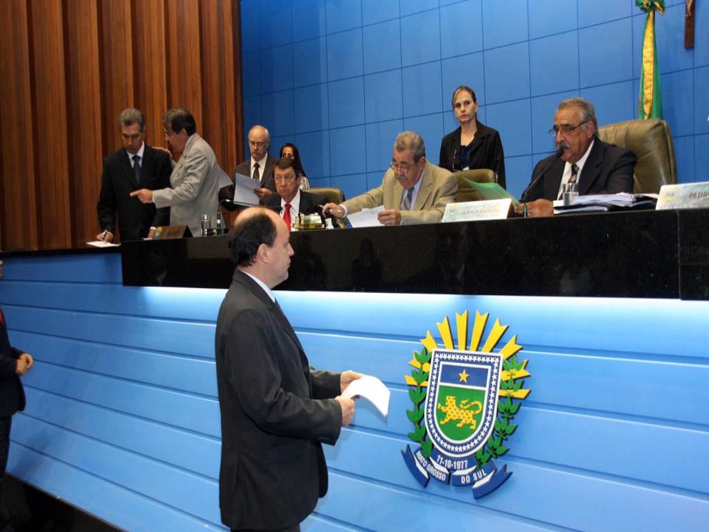 Imagem: Deputados aprovam 2 projetos na primeira sessão de 2010