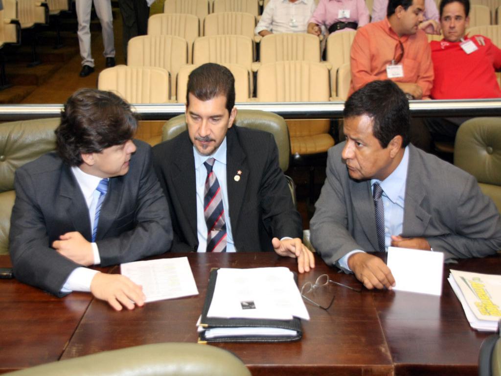 Imagem: Deputado Paulo Duarte, Deputado Pedro Kemp e Deputado Amarildo Cruz