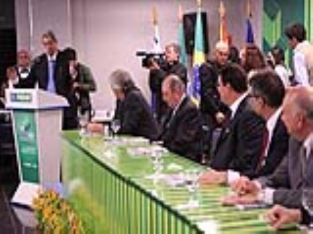 Imagem: Governador André comparece à abertura da Expo MS Industrial 2010