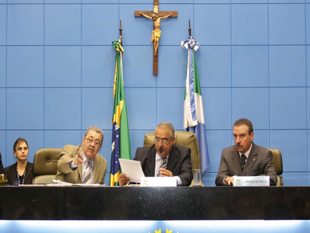 Imagem: Deputados proíbem cobrança do valor mínimo nos cartões 