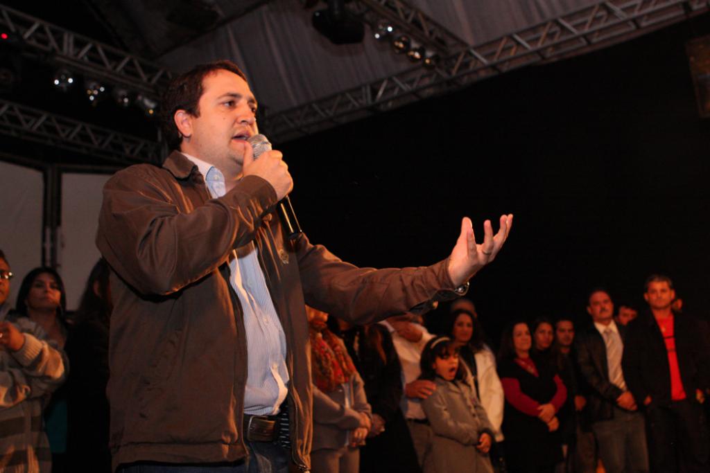 Imagem: Dep. Marcio Fernandes faz pronunciamento durante a realização da 25ª Festa das Nações