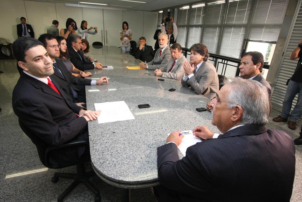 Imagem: Assembleia deve mediar debate sobre redução do horário no TJ