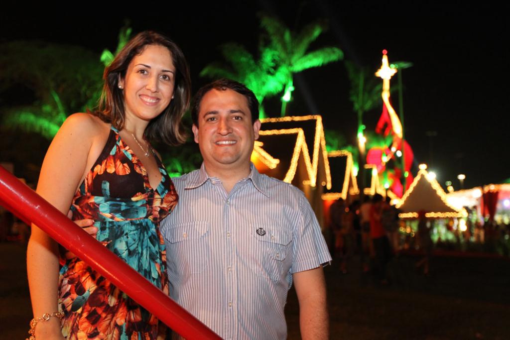 Imagem: Flávia e Marcio Fernandes na abertura da Cidade do Papai Noel