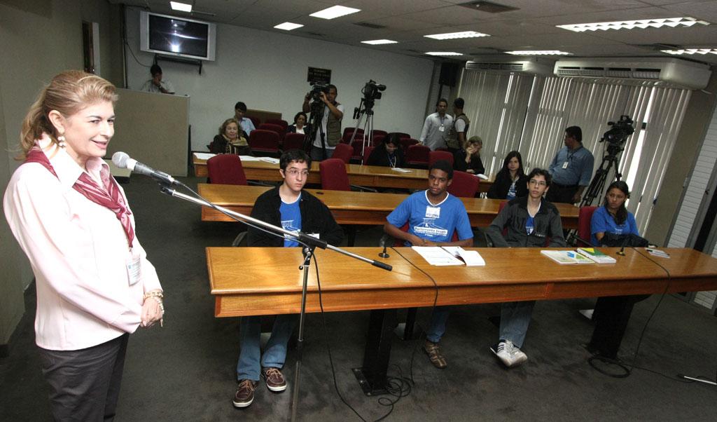 Imagem: A professora Clarice Maciel Sousa Chaves assumiu a direção da Escola do Legislativo Senador Ramez Tebet.