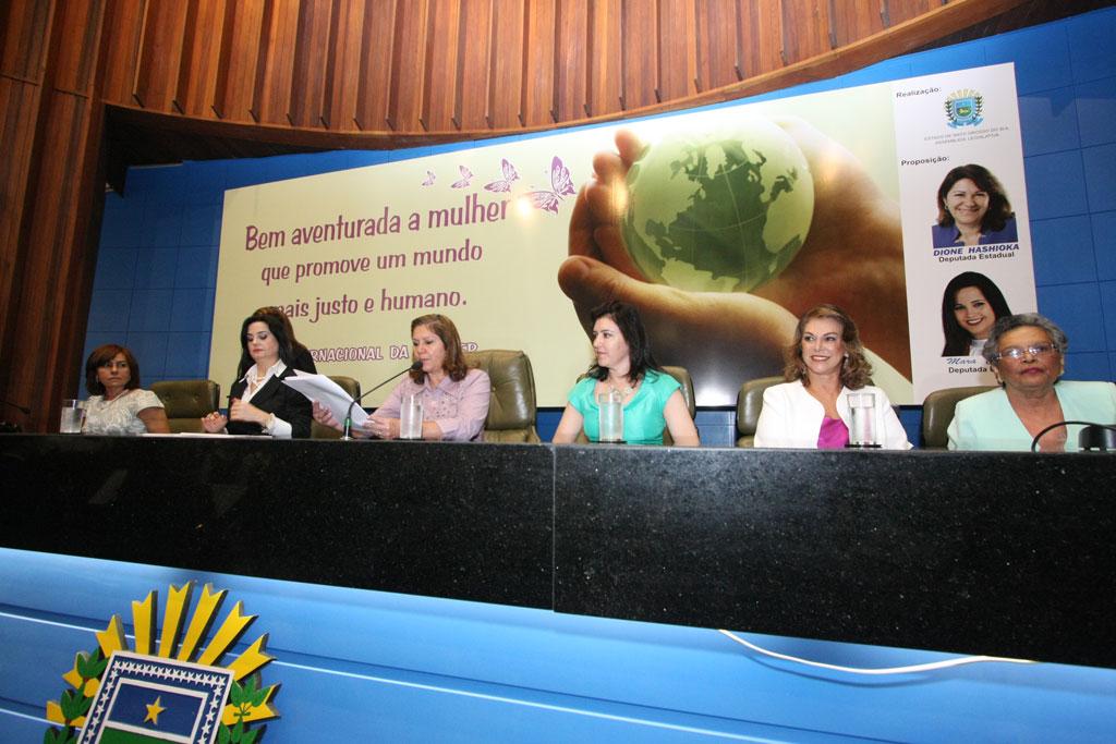 Imagem: Durante o evento, 19 personalidades receberam o troféu “Celina Jallad”.