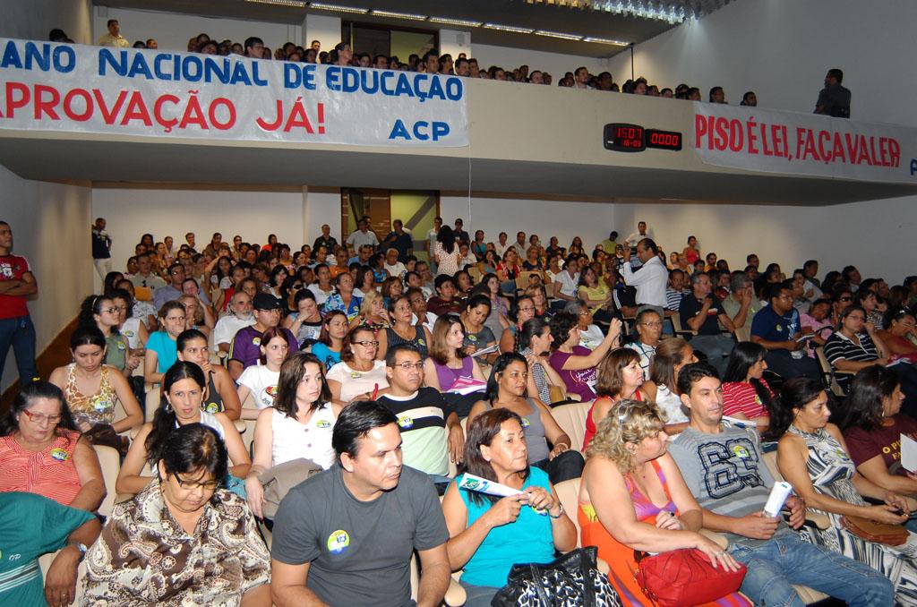 Imagem: Plenário lotado na audiência proposta pelo deputado Pedro Kemp.