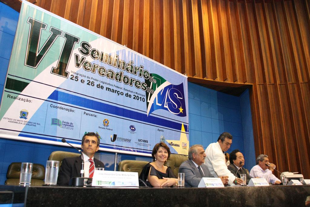 Imagem: Seminário reúne parlamentares e servidores municipais e estaduais.