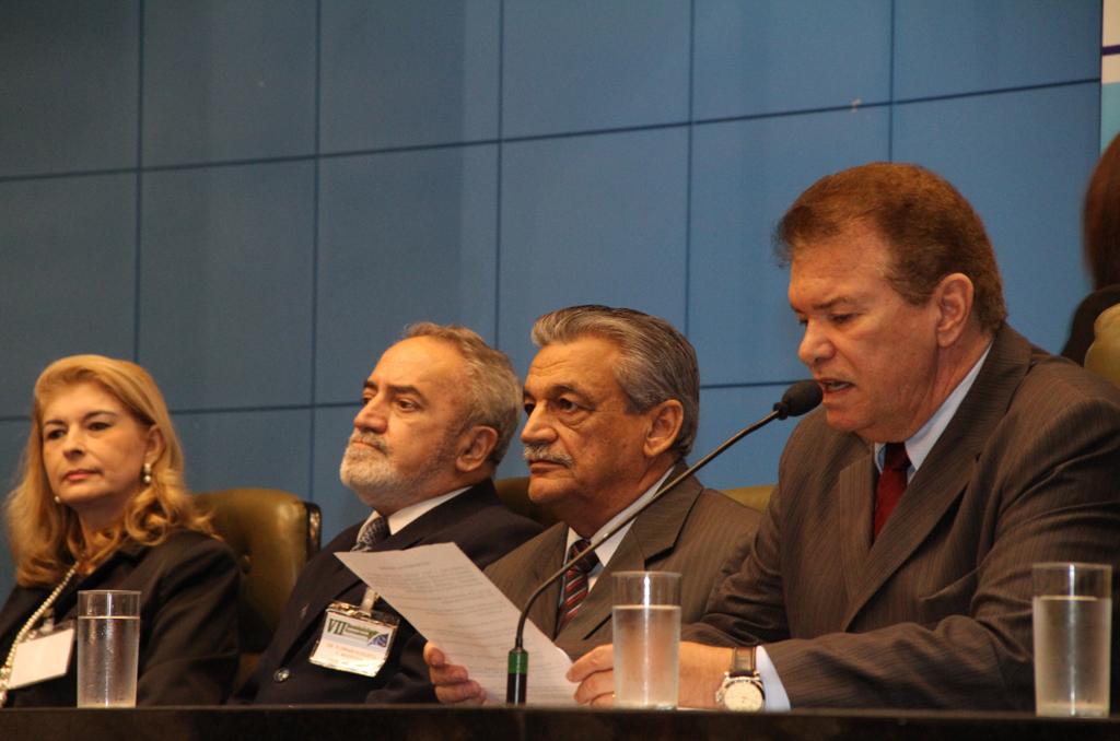 Imagem: Deputado Maurício Picarelli, vice-presidente e Corregedor da Assembleia, presidiu a Mesa e abriu seminário.