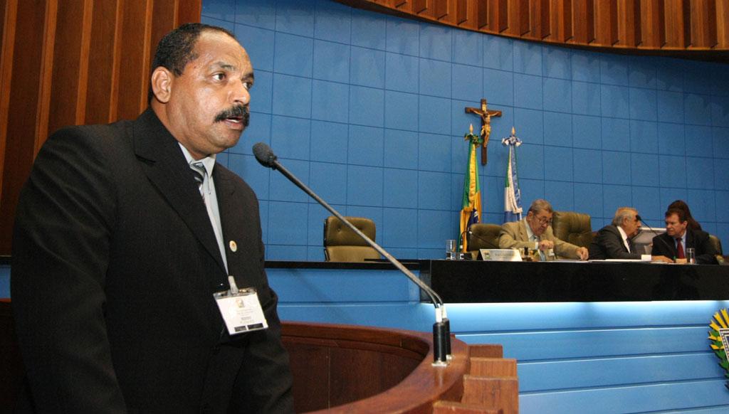 Imagem: Paulo Sérgio Pereira, diretor de cursos e convênios da Seleta, apresentou a entidade aos deputados nesta 3ª.