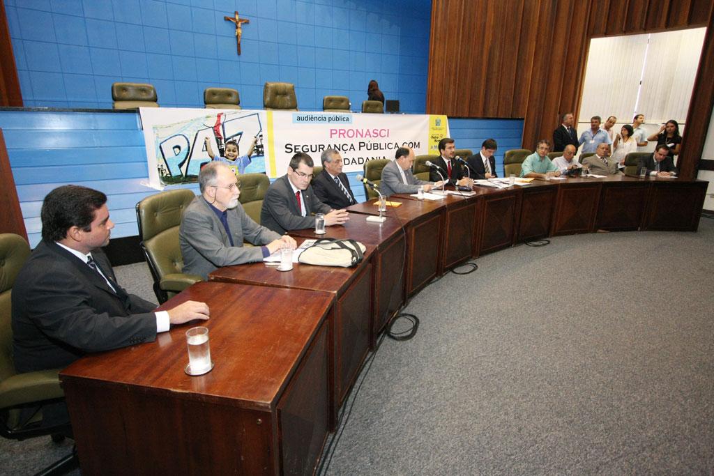 Imagem: Programa Nacional de Segurança Pública com Cidadania está sendo debatido no Plenário.