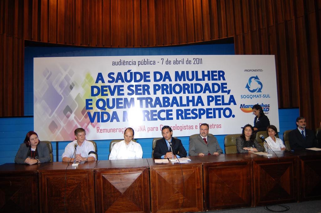 Imagem: Audiência proposta por Marquinhos Trad, com participação de deputados e representantes da saúde, acontece no Plenário da Casa.