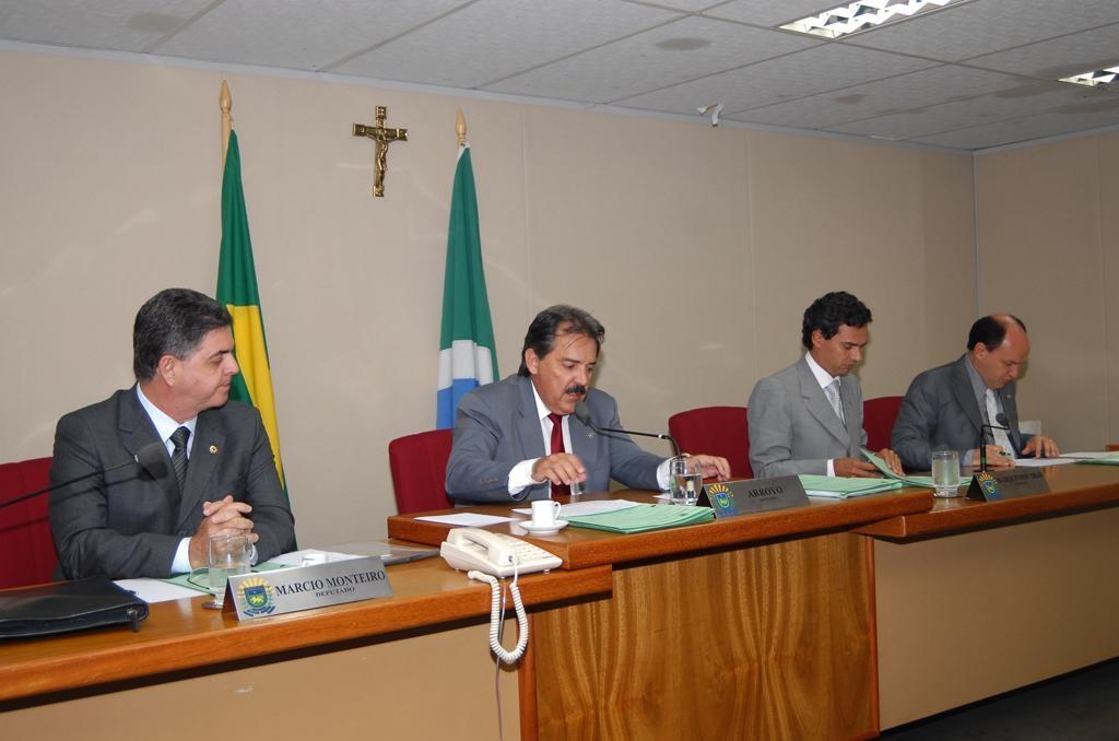 Imagem: Deputados da comissão se reuniram no Plenarinho da Assembleia Legislativa.