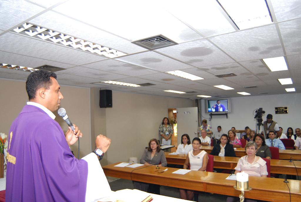 Imagem: Missa foi celebrada nesta segunda-feira pelo Padre Wilson, da Base Aérea.