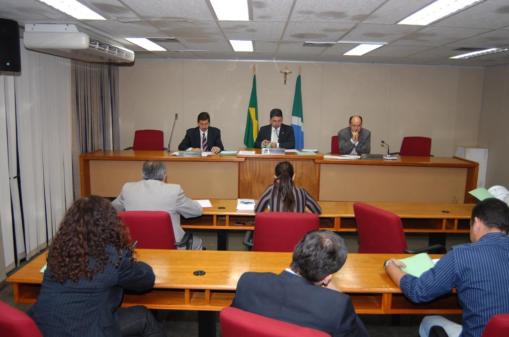 Imagem: Reunião da CCJR aconteceu nesta tarde no Plenarinho Nelito Câmara.