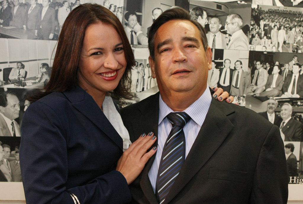 Imagem: Carolina Assis e Antonio Marcos Domingos, o Toninho, trabalham na Assembleia Legislativa.