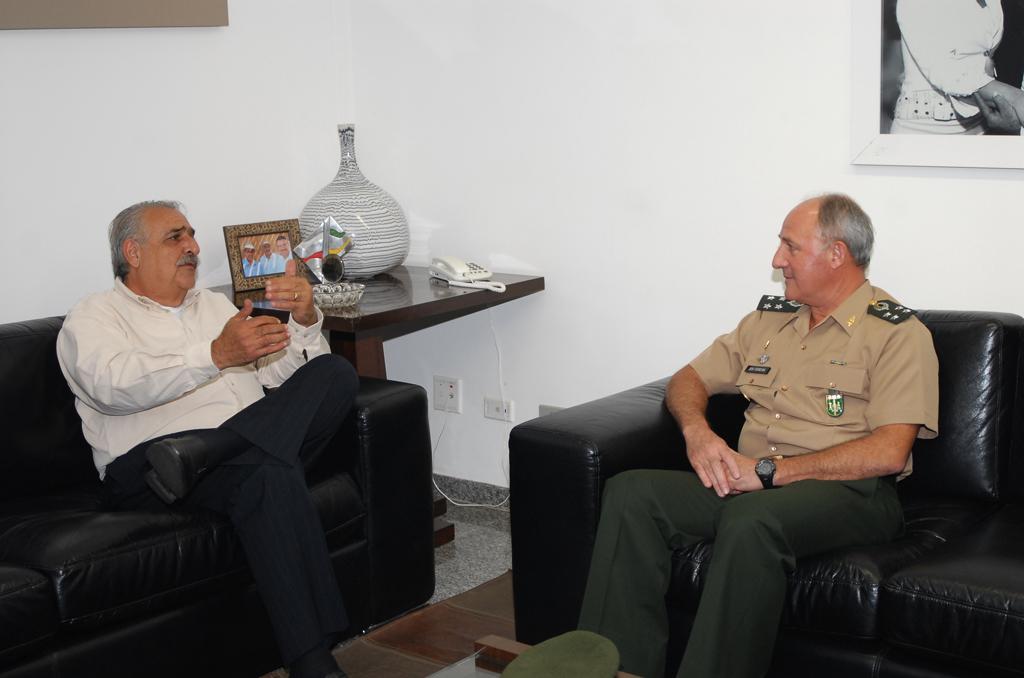 Imagem: Presidente da Casa, deputado Jerson Domingos, recepcionou o novo comandante do CMO, general de Exército João Francisco Ferreira.